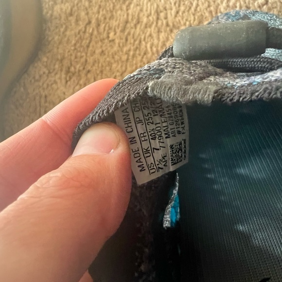 Yeezy shoes - Picture 4 of 4